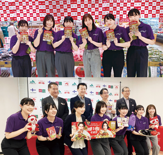 商品を手に持ち並んで撮影された集合写真