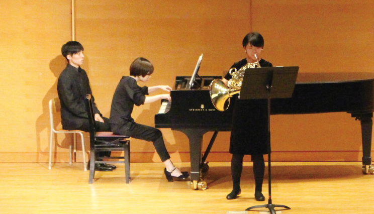 演奏中の様子の写真