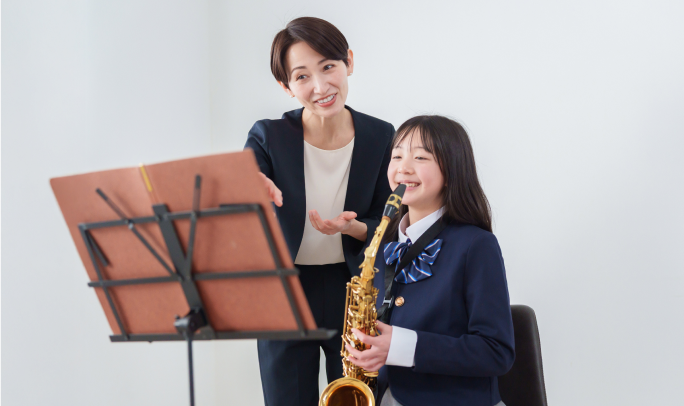 演奏の練習が行われている様子の写真